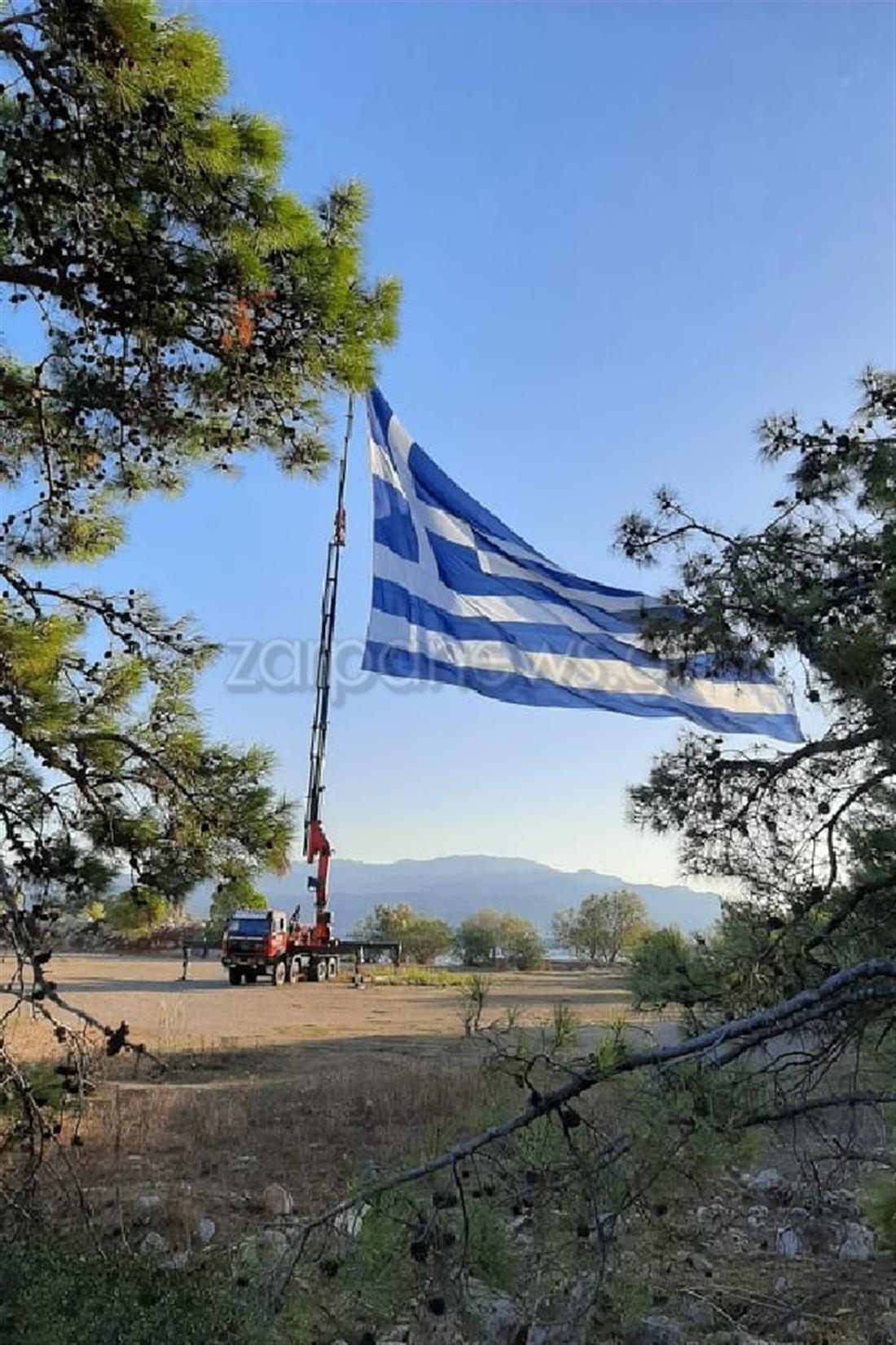 Κρητικός - Ελληνική σημαία - Καστελόριζο