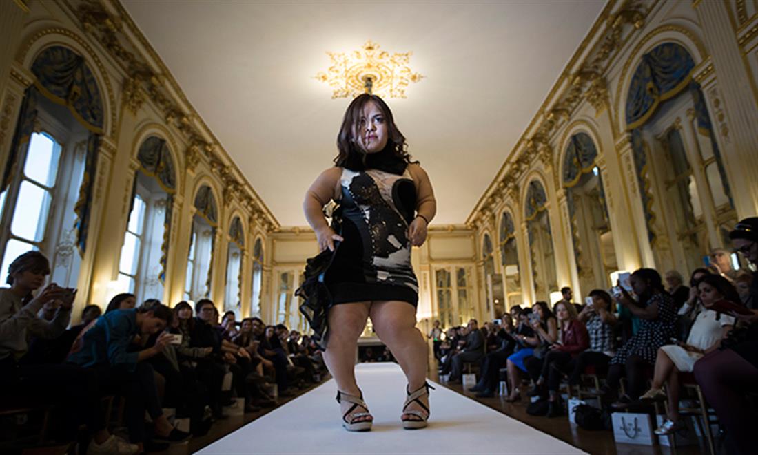 Παρίσι - Εβδομάδα Μόδας - νάνοι - National Dwarf Fashion Show
