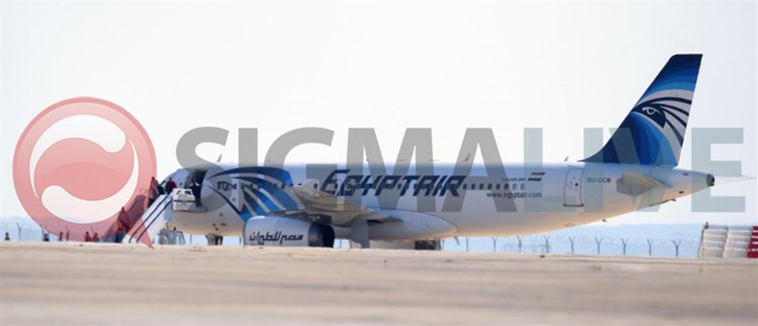 Κύπρος - Λάρνακα - αεροδρόμιο - αεροσκάφος - EgyptAir - αεροπειρατεία - επιβάτες - ασθενοφόρο
