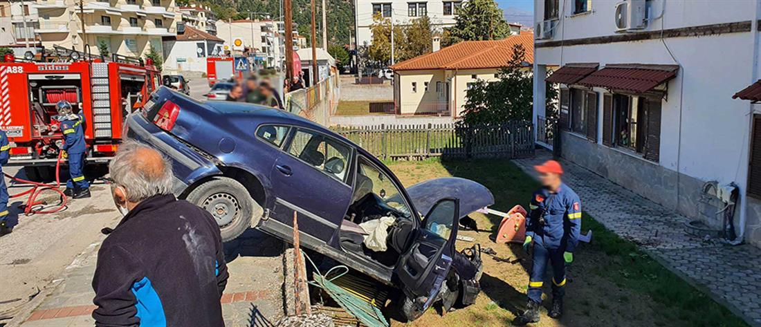 Τροχαίο: Αυτοκίνητο έπεσε σε παιδικό σταθμό (εικόνες)