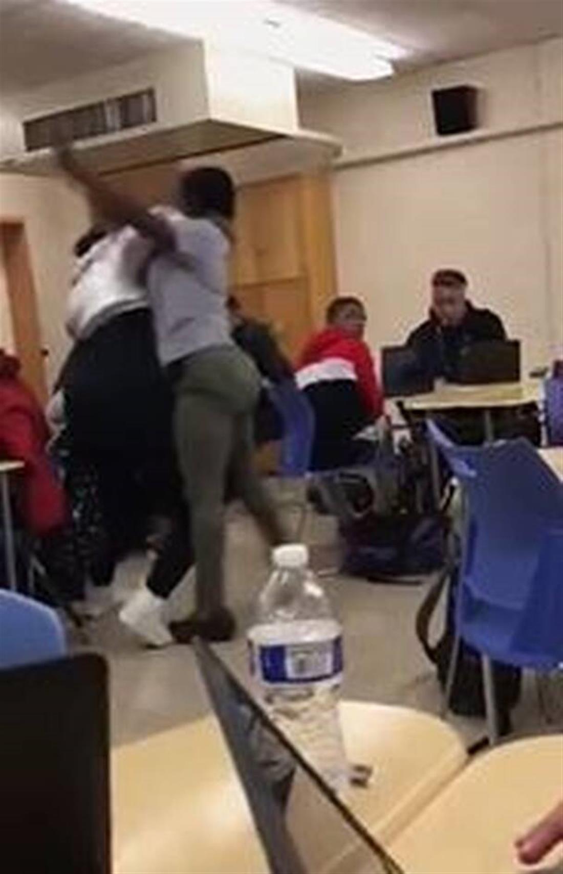 σχολείο - Καθηγήτρια - επίθεση - μπουνιές - μαθήτρια