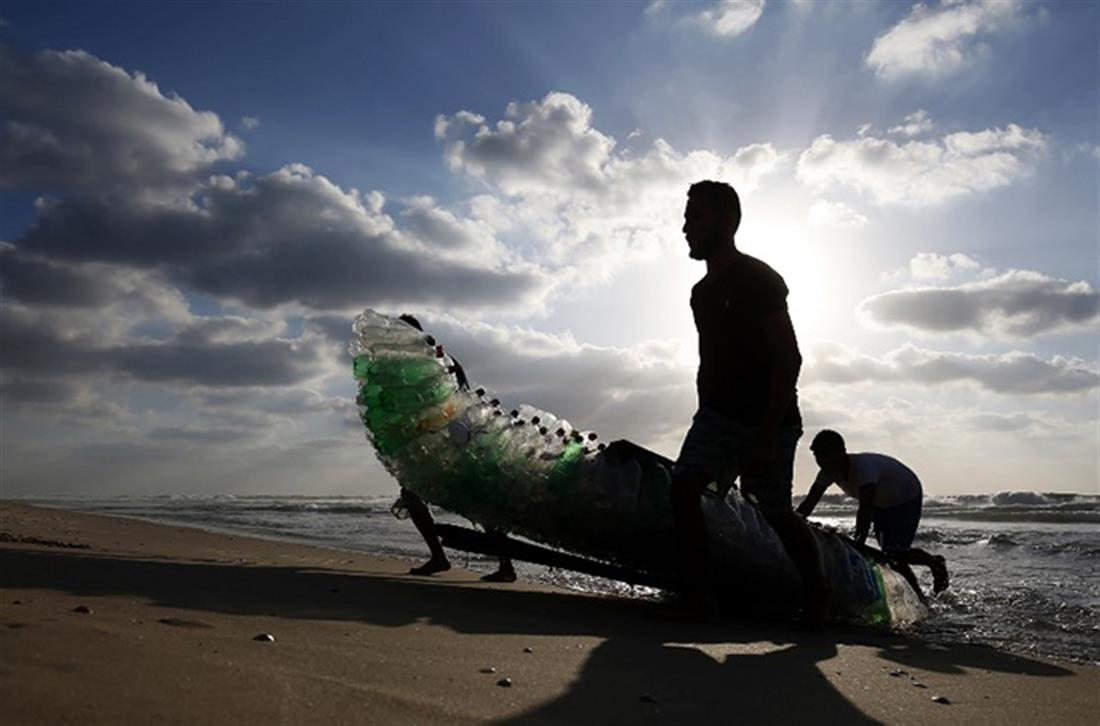 Γάζα - ψαράδες - πλαστικά μπουκάλια