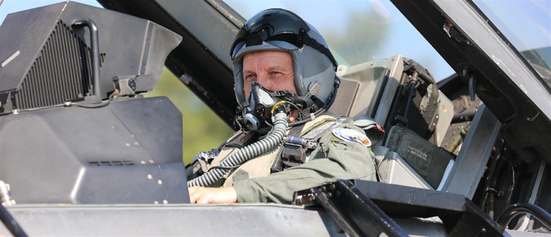 Αρχηγός ΓΕΕΘΑ: Πτήση με F-16 πάνω από το μνημείο του Νικόλαου Σιαλμά (βίντεο)