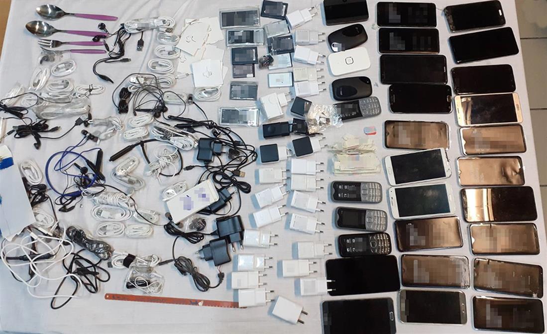 Γενικό Κατάστημα Κράτησης Μαλανδρίνου Φωκίδας - ραπτομηχανή - κινητά τηλέφωνα