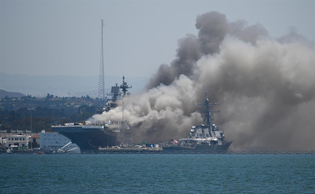 έκρηξη - πυρκαγιά - πολεμικό πλοίο? - ΗΠΑ