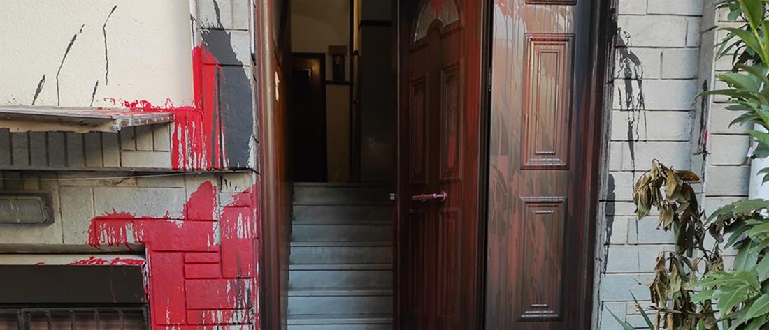 Θεσσαλονίκη: Επίθεση με μπογιές στο σπίτι του προέδρου της Διοικούσας Επιτροπής της ΝΔ (εικόνες)