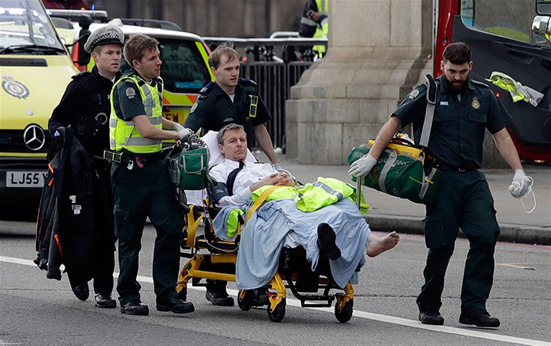 AP - Αγγλία - κοινοβούλιο - τρομοκρατικό χτύπημα - τραυματίες - ασθενοφόρα