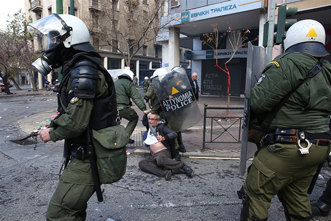 Υπ. Αγροτικής Ανάπτυξης - αγρότες - επεισόδια - ένταση