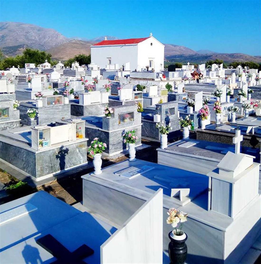 Κρήτη - Κοινοτικό Κοιμητήριο του Ευαγγελισμού - καντήλια - ληστεία