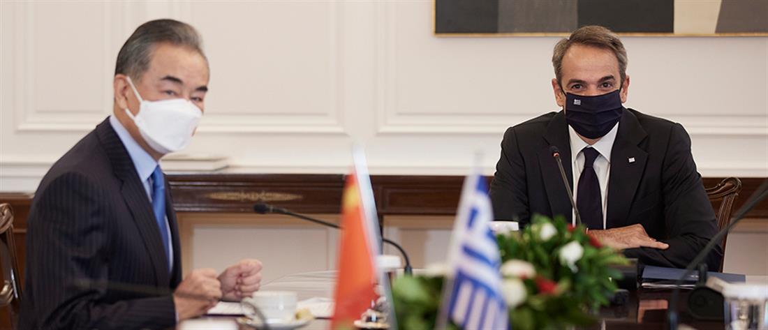 Μητσοτάκης - Γουάνγκ Γι: Στην ατζέντα η ενίσχυση της συνεργασίας Ελλάδας - Κίνας 
