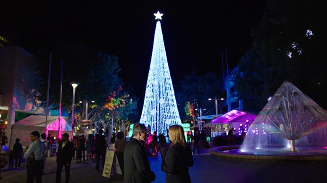 Χριστουγεννιάτικο δέντρο - 518.000 λαμπάκια - Ρεκόρ Γκίνες