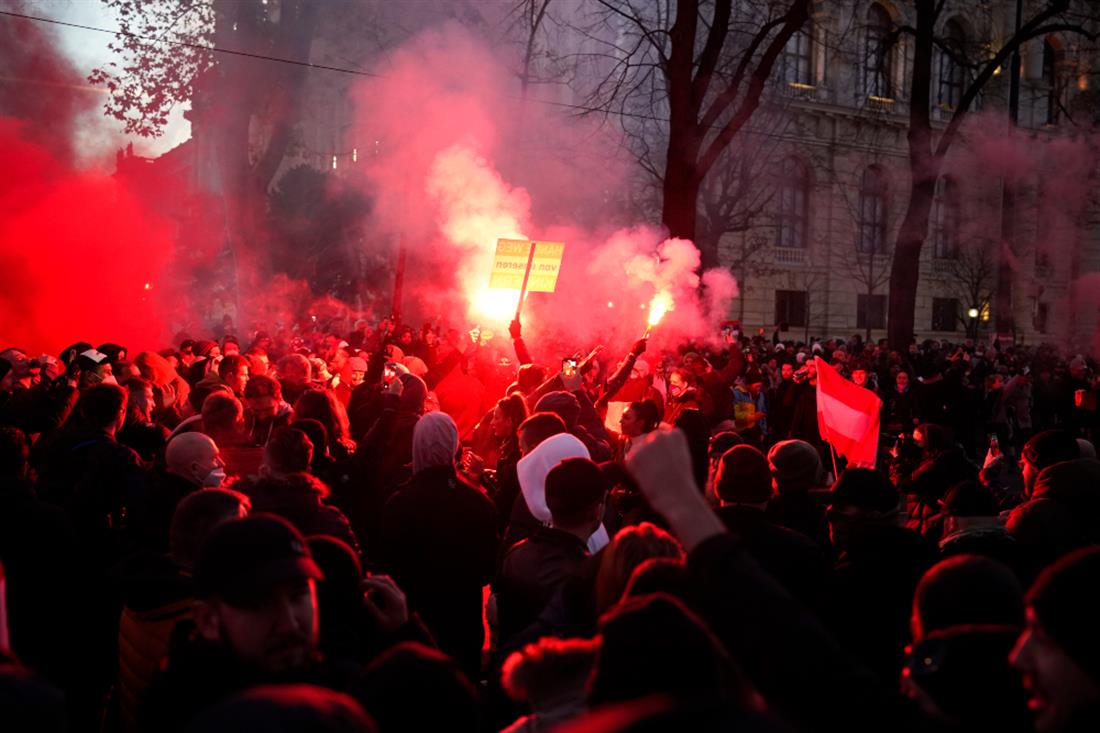 AP - Διαδηλώσεις - μέτρα για κορονοϊό - Βιέννη - Άμστερνταμ
