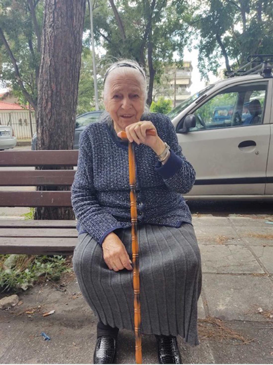 Θεσσαλονίκη - γιαγιά με τα τερλίκια