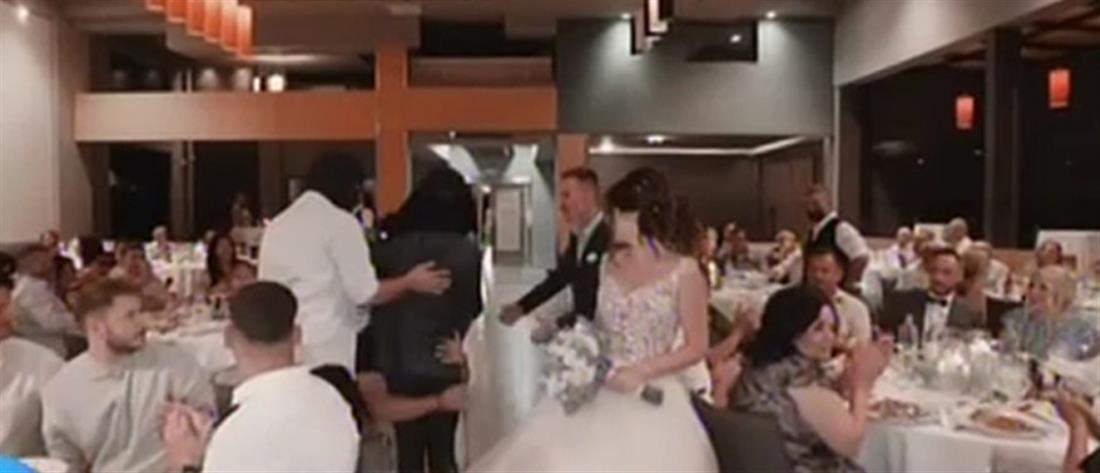 Φάρσα σε γάμο: Γαμπρός μπήκε με τον ύμνο του Ολυμπιακού και τον απήγαγαν (βίντεο)