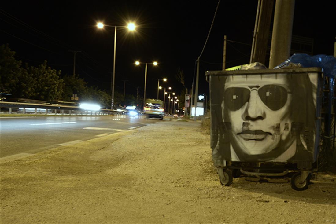 Ηλίας Ψινάκης - γκράφιτι - Λεωφόρος Μαραθώνος - κάδος απορριμμάτων