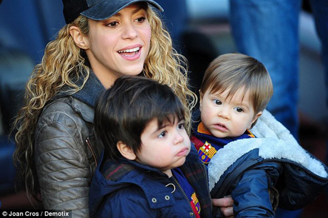Shakira - γήπεδο - γιοι