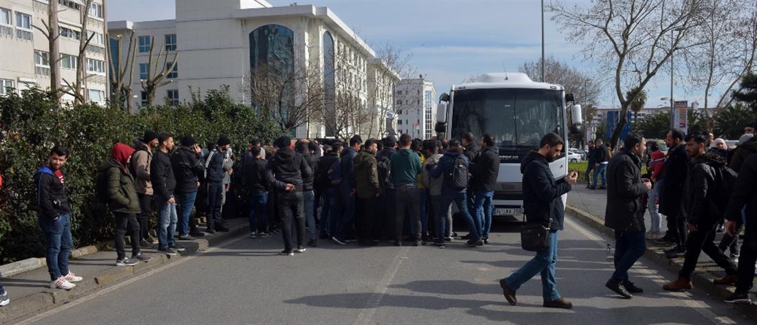 Κωνσταντινούπολη - πρόσφυγες - μετανάστες - λεωφορεία
