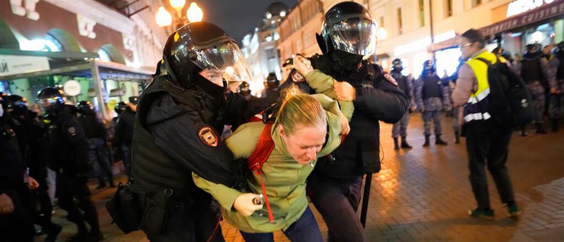 Ρωσία: Διαδηλώσεις κατά της επιστράτευσης και εκατοντάδες συλλήψεις (εικόνες)