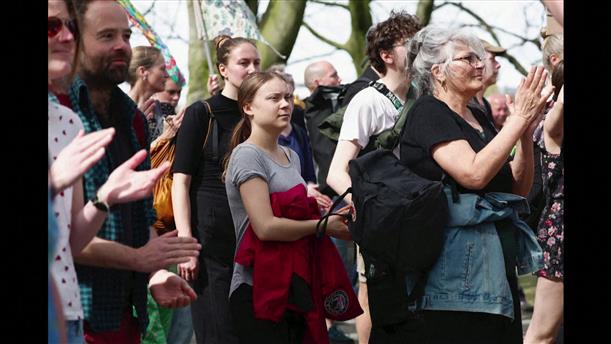 Η ακτιβίστρια για το κλίμα Γκρέτα Τούνμπεργκ προσήχθη σε διαδήλωση στη Χάγη