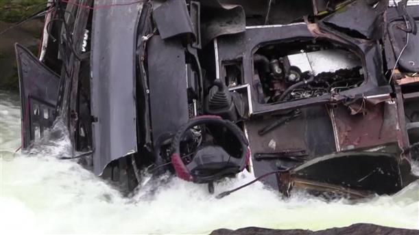 Περού: Τραγωδία με δεκάδες νεκρούς - Λεωφορείο έπεσε σε χαράδρα
