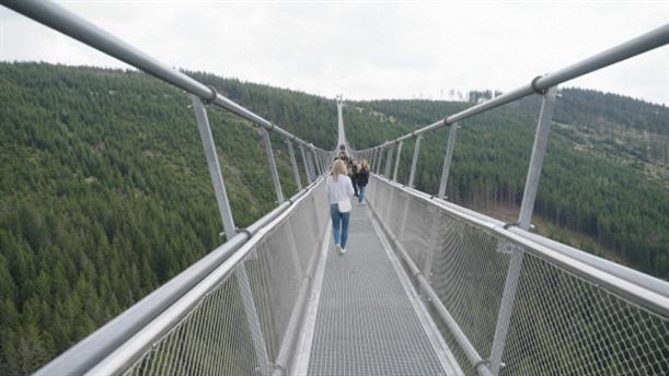 Στην Τσεχία ανοίγει η μεγαλύτερη κρεμαστή γέφυρα του κόσμου