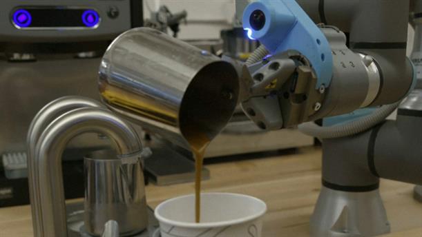 Κίνα: Robot σε “ρόλο” barista, ετοιμάζουν τους καφέδες!