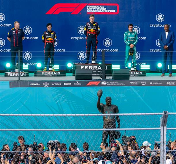 GP Μαϊάμι: Τρίτη νίκη στη σεζόν για τον Verstappen με φοβερή αναχαίτιση, κι άλλο 1-2 η Red Bull Racing κάνοντας το 5/5!