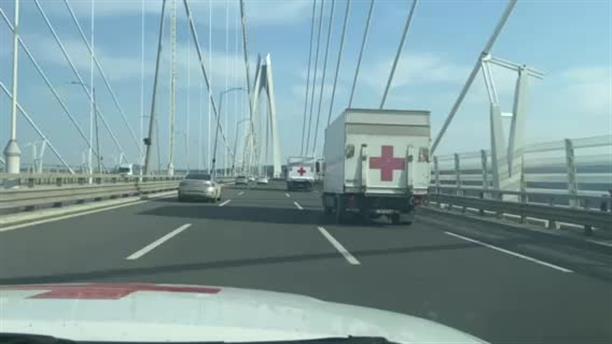 Τουρκία - ΕΕΣ: Το κομβόι με την βοήθεια περνά την κρεμαστή γέφυρα προς την Άγκυρα
