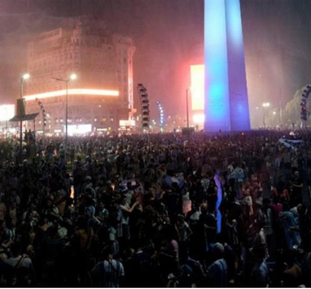 Μουντιάλ 2022 – Αργεντινή: υπό βροχή οι πανηγυρισμοί στο Μπουένος Άιρες