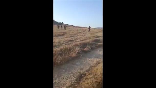 Τούρκοι στρατιώτες διώχνουν βοσκό από τη Νεκρή Ζώνη στην Δένεια