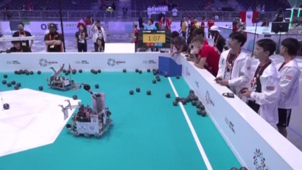 Ελβετία: Μαθητές διαγωνίζονται με ρομπότ που κατασκεύασαν