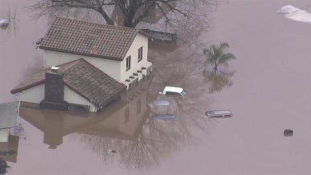 Βούλιαξαν σπίτια από τις πλημμύρες στην Καλιφόρνια