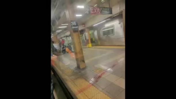 Πυροβολισμοί στο μετρό της Νέας Υόρκης