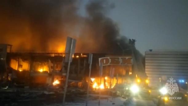 Φωτιά σε εμπορικό κέντρο στη Ρωσία