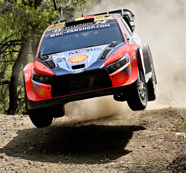 ΕΚΟ Rally Acropolis: Πρωτοπόρος του αγώνα ο Thierry Neuville