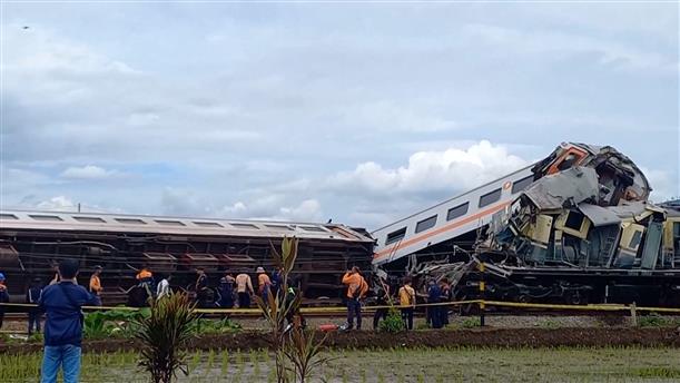 Ινδονησία: Πολύνεκρο δυστύχημα με τρένα