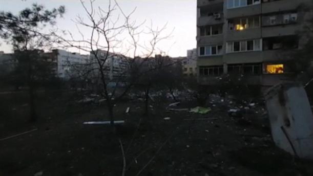 Ουκρανία: Πυρκαγιά σε κτήριο που χτυπήθηκε από τμήματα πυραύλου