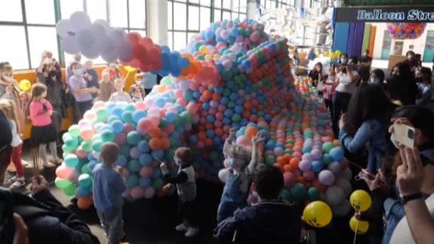 Ιταλία: Μικροί ασθενείς καταστρέφουν τανκ από μπαλόνια