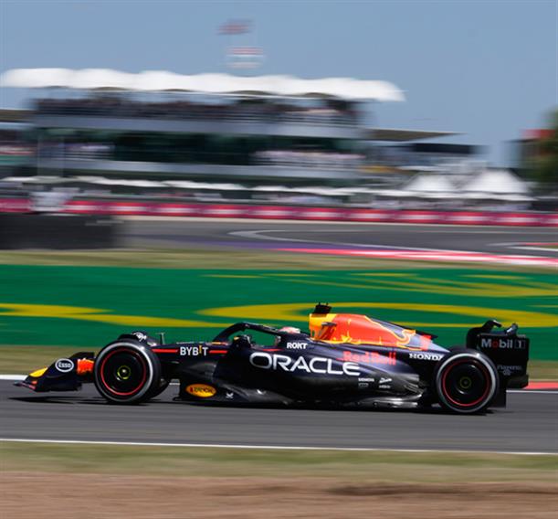 GP Μ. Βρετανίας: Ταχύτερος όλων ο Verstappen στο FP1, πίσω του οι Perez και Albon