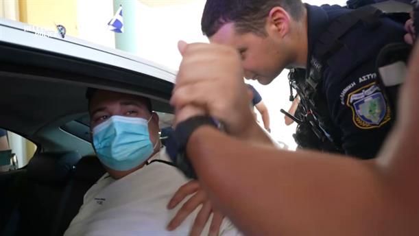 Άγιοι Ανάργυροι - συμπλοκή: Βίντεο με τους τραυματίες αστυνομικούς