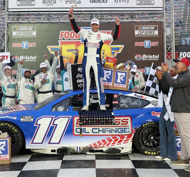 NASCAR Cup: Ο Hamlin νικητής στον απαιτητικό αγώνα του Μπρίστολ