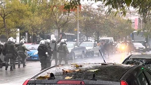 Θεσσαλονίκη: Επεισόδια μεταξύ Ρομά και ΜΑΤ έξω από το Ιπποκράτειο