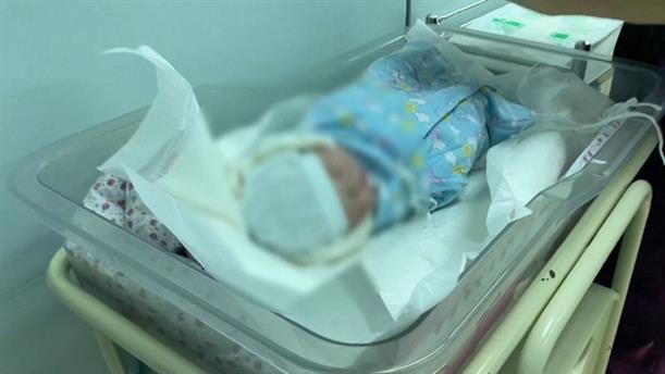 Κίνα: Γεννήθηκε μωρό με προεμφυτευτικό γενετικό έλεγχο για πολυγονιδιακές διαταραχές