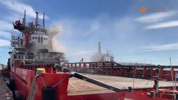 Πυρκαγιά σε ρυμουλκό πλοίο στο λιμάνι της Αλεξανδρούπολης