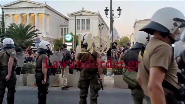 Πανεπιστημιακή Αστυνομία: Ένταση στο Πανεκπαιδευτικό συλλαλητήριο στα Προπύλαια