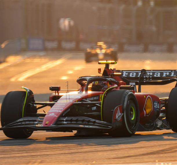 GP Σιγκαπούρης: Ξανά 1-2 για τη Ferrari, την κορυφή ο Sainz στο FP2