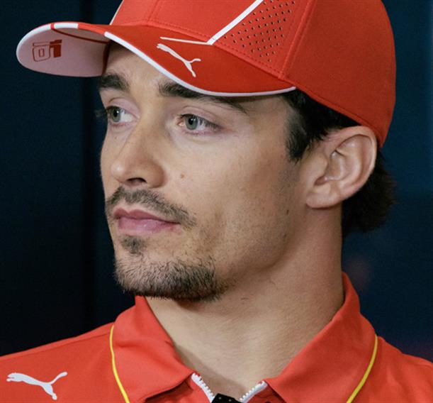 Leclerc: «Ταχύτερος από εμένα ο Sainz στους τελευταίους αγώνες»