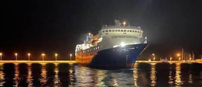 Κυλλήνη: Σύγκρουση επιβατηγών πλοίων στο λιμάνι