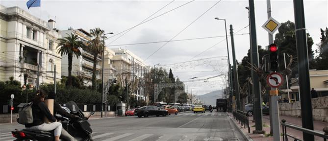 Τροχαίο - Ευαγγελισμός: Μηχανή παρέσυρε γυναίκα