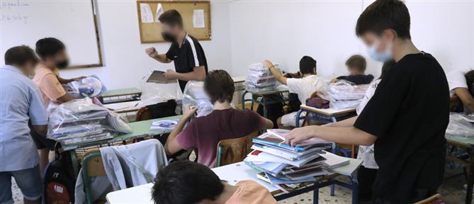 Κορονοϊός: Τέλος οι μάσκες στα σχολεία - Τι ισχύει για τις Πανελλήνιες